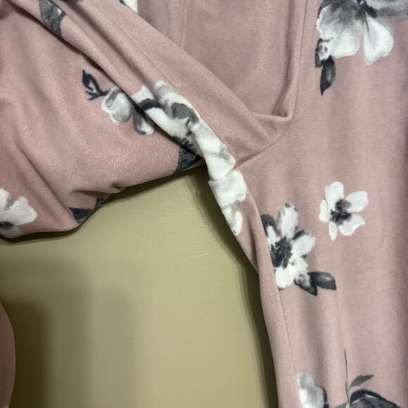 Simply Vera Vera Wang Women’s 2-Piece Velour Pajamas Pants and Shirt Small - Picture 10 of 10